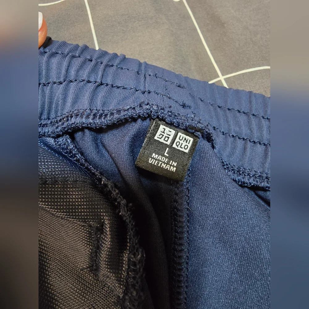 Uniqlo Men's Shorts Blue - Picture 3 of 3